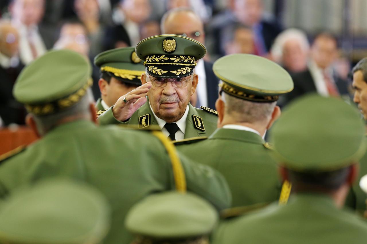 Tebboune paralysé devant les héritiers sécuritaires de Gaïd Salah (BLOG)