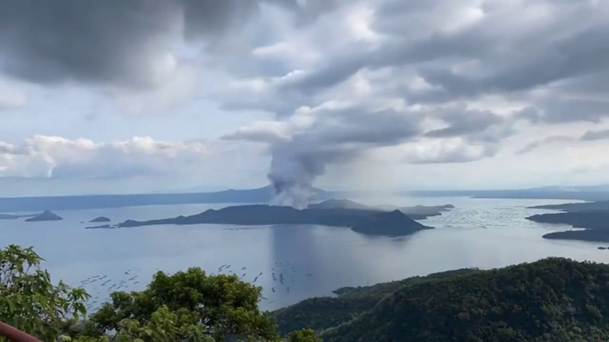 Les Philippines en alerte après le réveil du volcan Taal