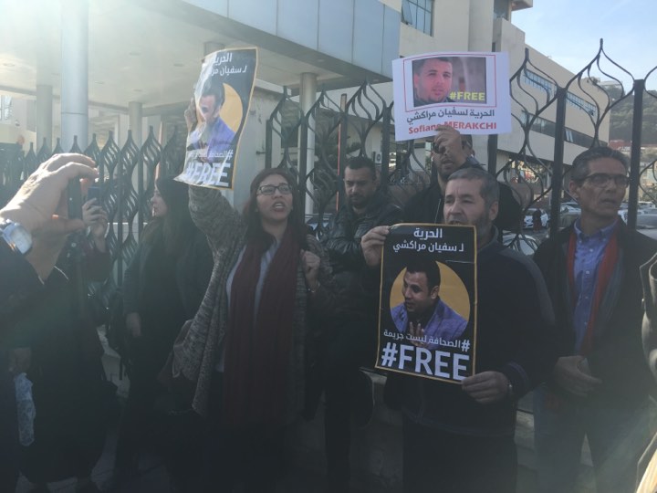 Rassemblement de solidarité avec le journaliste Sofiane Merakchi devant la Cour d’Alger
