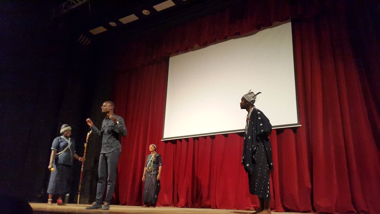 Théâtre: Au Festival de Béjaia, une pièce sénégalaise répond à Nicolas Sarkozy