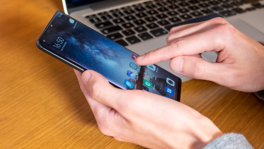 De nouvelles fréquences assignées aux opérateurs mobiles pour “augmenter la capacité des réseaux 3G et 4G”