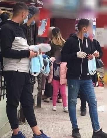 A Alger, forte demande sur les bavettes médicales, le gel désinfectant et…la semoule