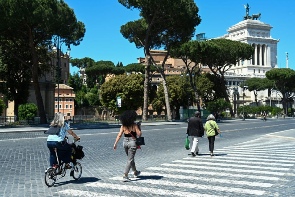 Washington se prépare à un bilan plus lourd que prévu, l’Europe se déconfine prudemment