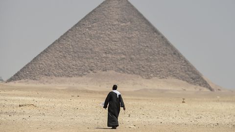 Coronavirus: L’Egypte rouvre aéroports et accès aux pyramides