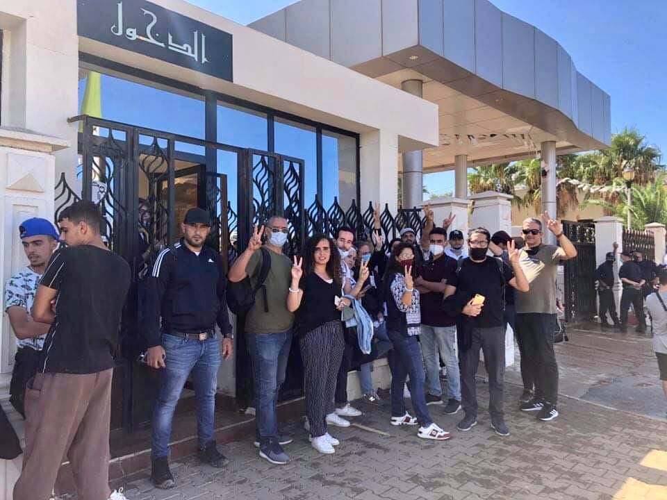 لجنة مساندة الصحفي خالد درارني تندد بمجموعة من الخروقات سجلت خلال جلسة محاكمته