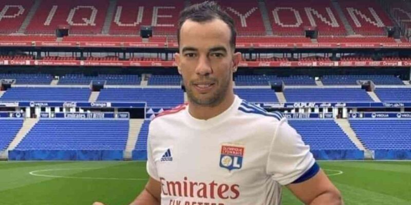 Benlamri rejoint l’Olympique Lyon : « Un rêve qui se réalise pour moi »