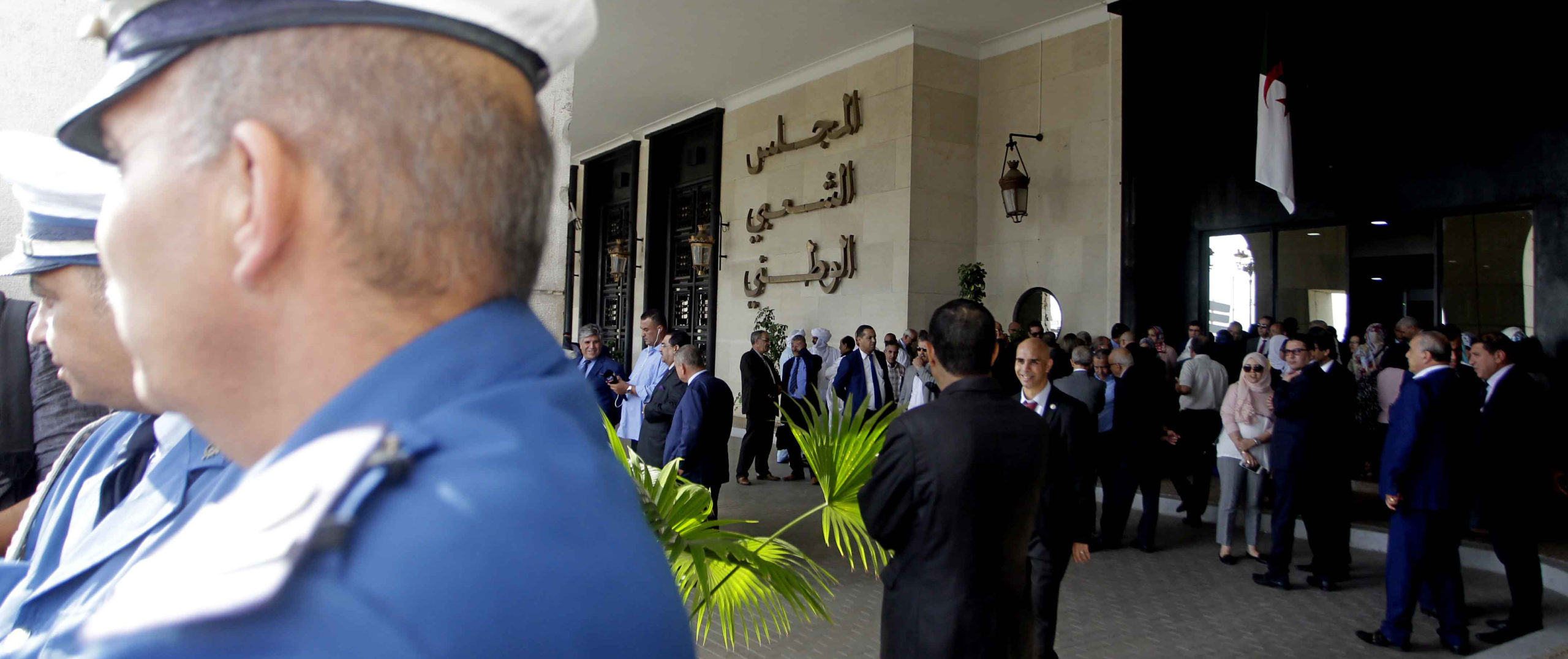 سيناتور يدعو البرلمانيين إلى الإحتجاج أمام بعثة الإتحاد الأوروبي