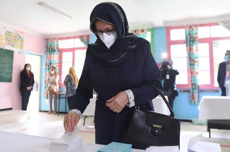 استفتاء الدستور: كبار المسؤولين يدلون بأصواتهم وحرم تبون تنوب عن زوجها