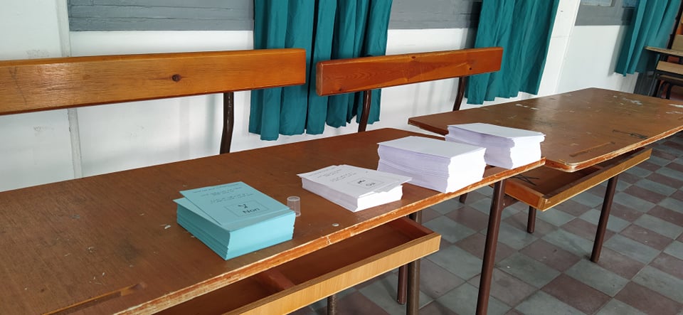 الساعات الأولى للإستفتاء: إقبال محتشم على المراكز واحترام للبروتوكول الصحي