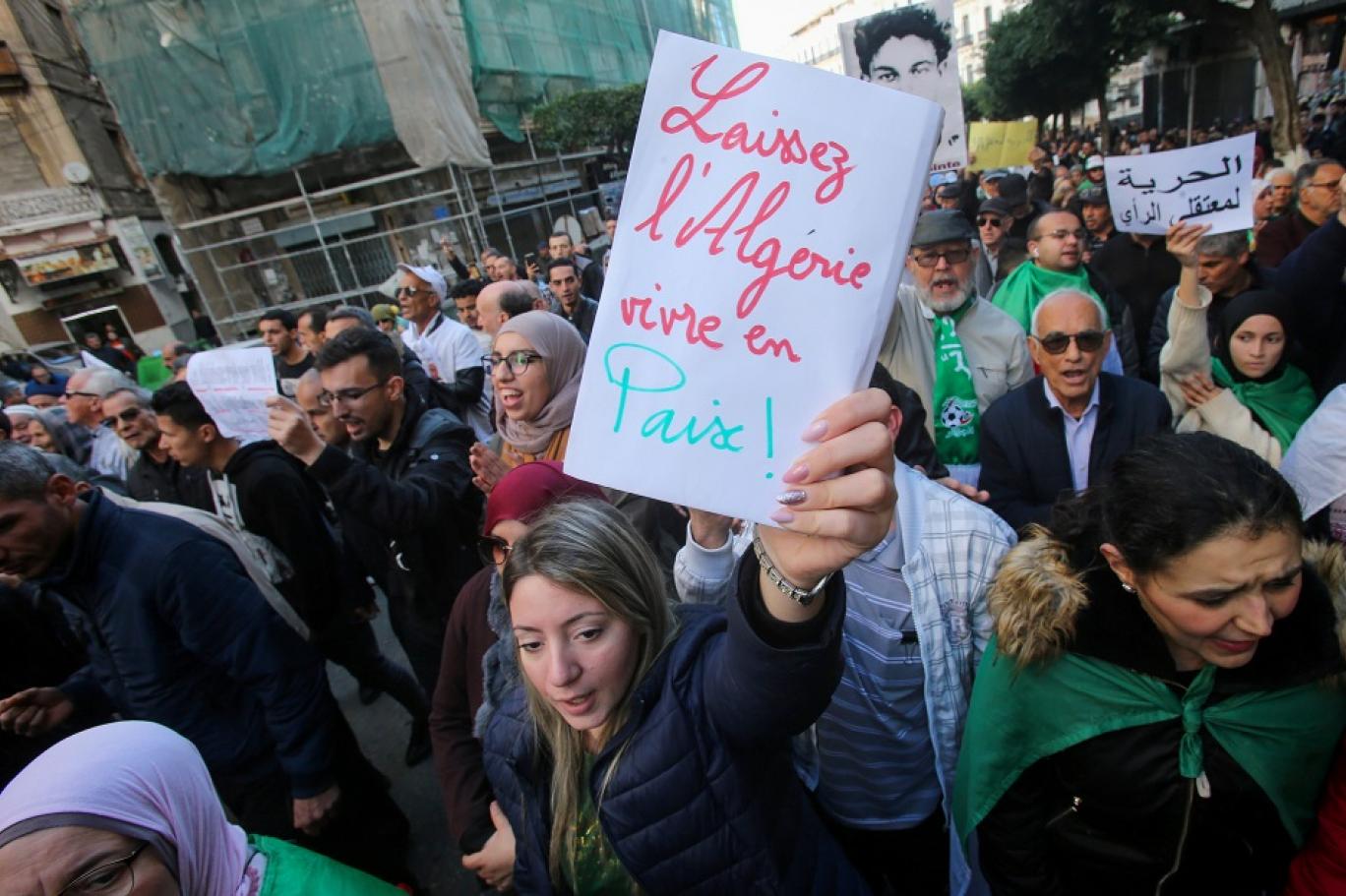 معهد دراسات بريطاني: “هدوء الحراك  الجزائري قد يتحول إلى عاصفة طويلة الأمد       “
