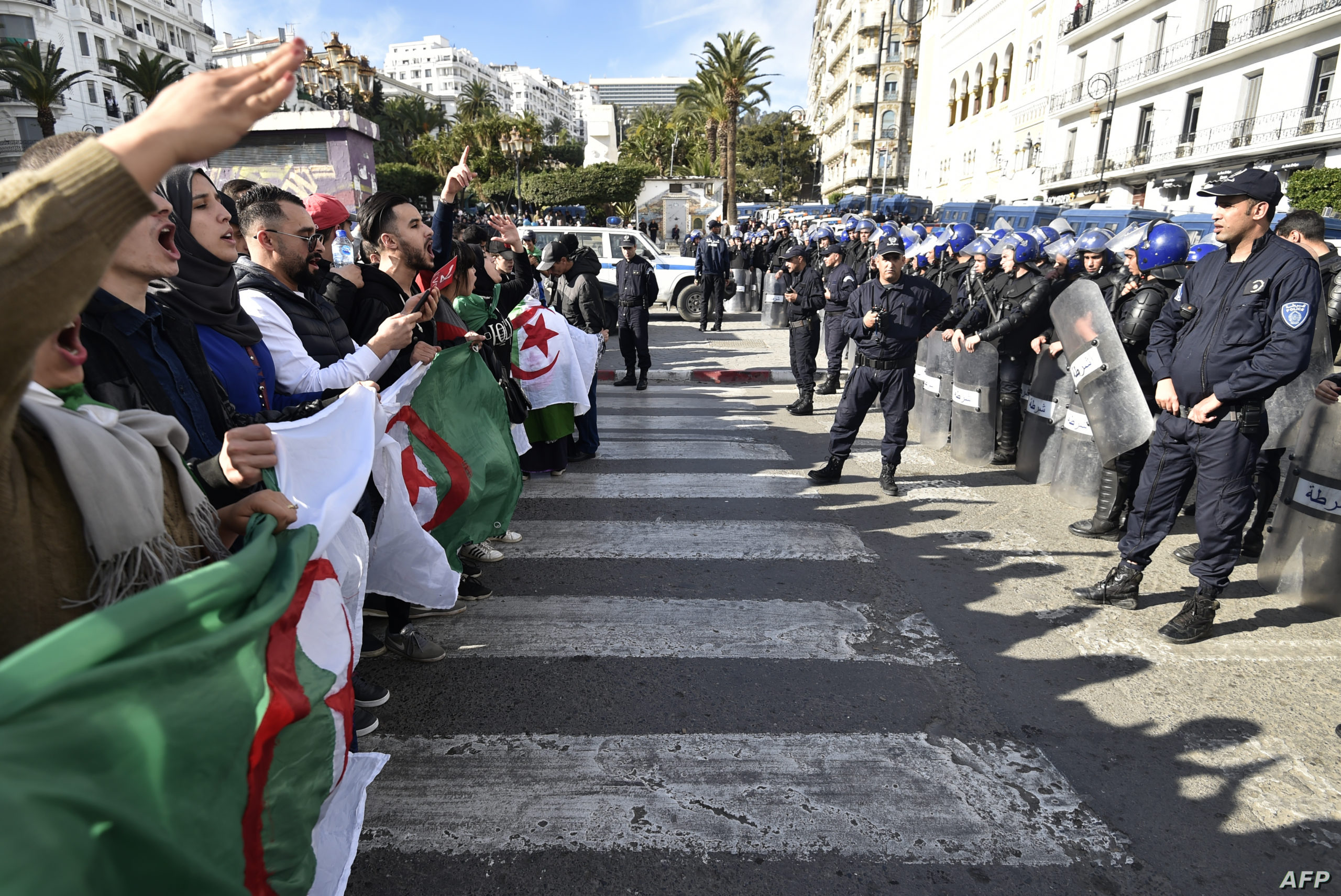 Algérie : pourquoi le pouvoir a-t-il si peur des réseaux sociaux ?