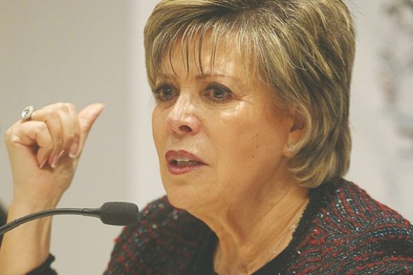 قوات الأمن تمنع المحامية زبيدة عسول من دخول ولاية بجاية