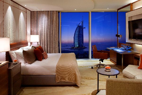 تطبيع: مدير فندق بدبي يشتكي من سرقة  الاسرائليين لأغراض الغرف