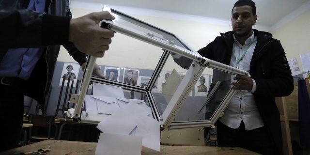 Elections partielles : un scrutin qui confirme la crise de confiance  