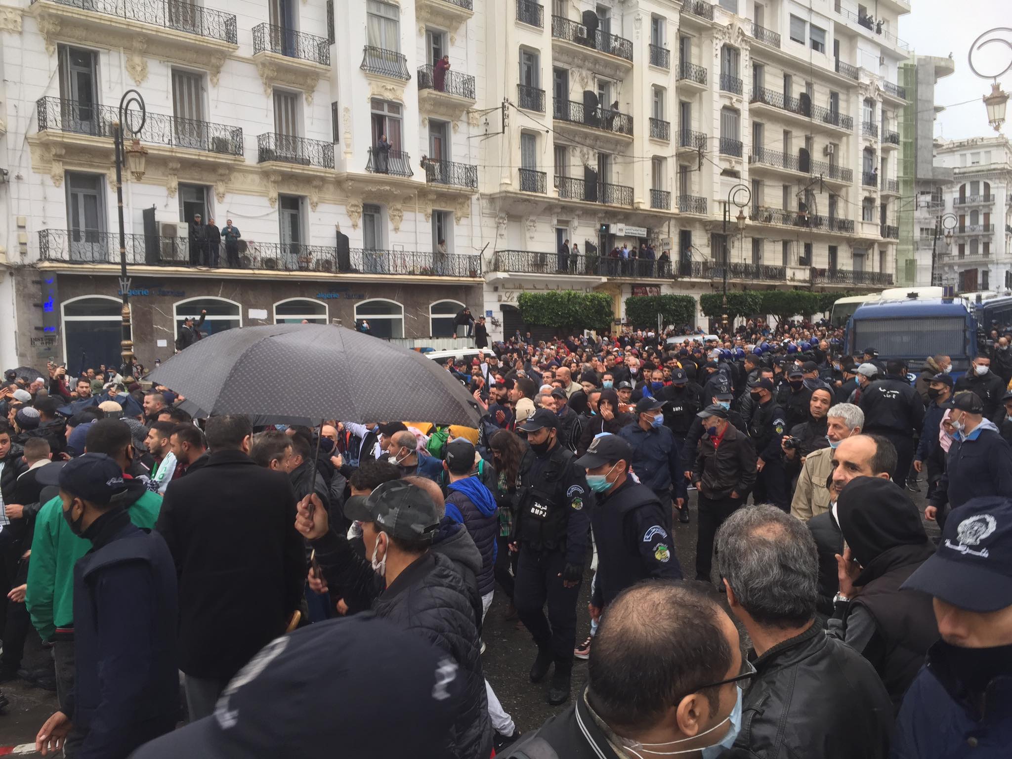 محامون: هذا ما يجب أن يعرفه المُتظاهرون عند التوقيف من طرف الأمن