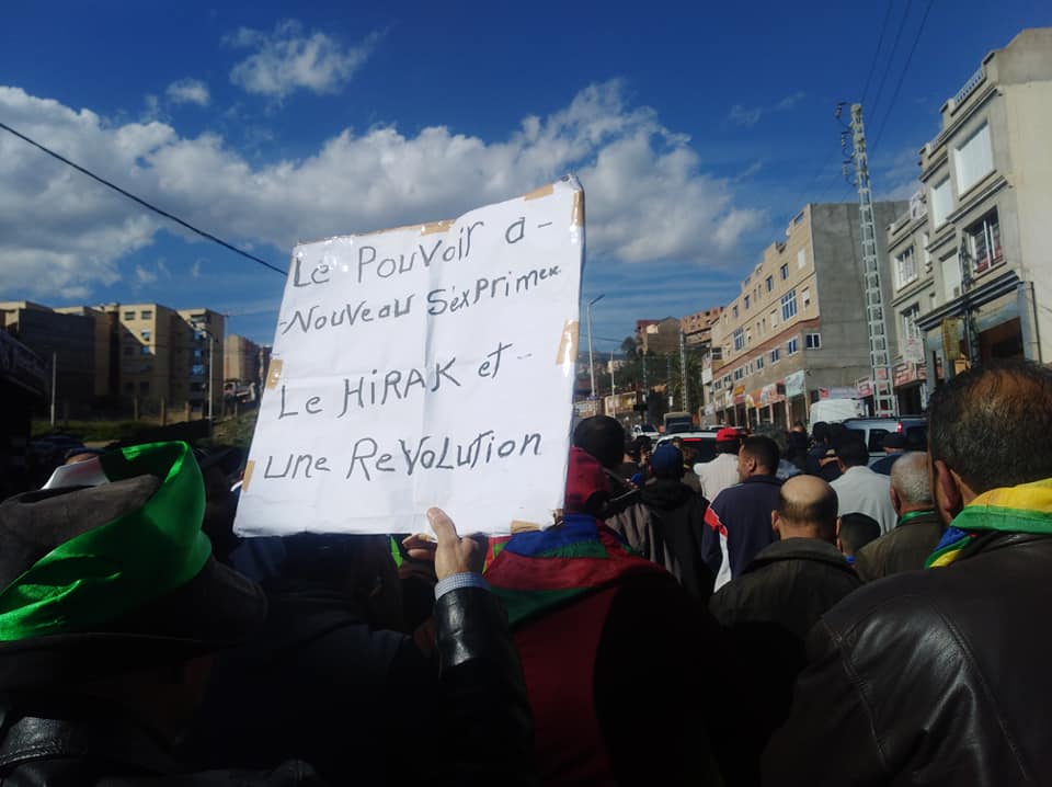 104è vendredi du Hirak : Des citoyens marchent dans plusieurs wilayas