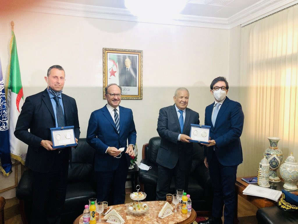 المدير العام للأمن الوطني يستقبل السفير الايطالي بالجزائر