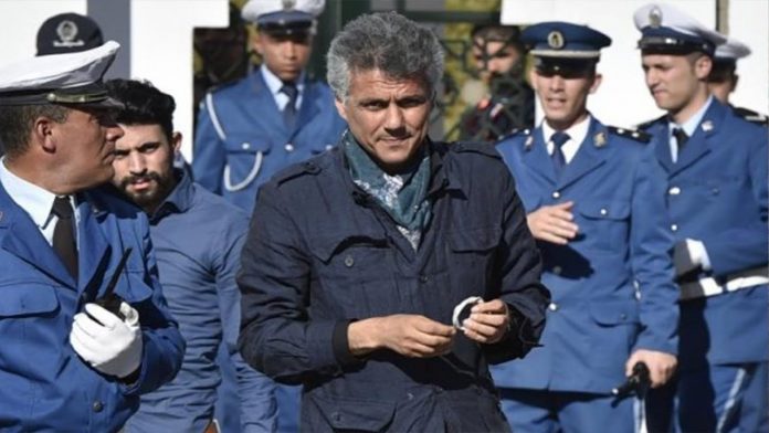 نكـــــــاز يُضرب عن الطعام وسكان خنشلة في الشوارع لإحياء ذكرى “اسقاط صورة بوتفليقة”