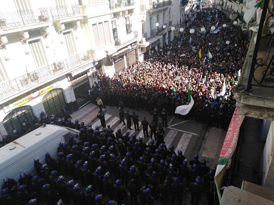 تدوينة: إبعاد ملف الصحراء الغربية من أجندة التغيير السياسي في الجزائر شرط لفك العقدة
