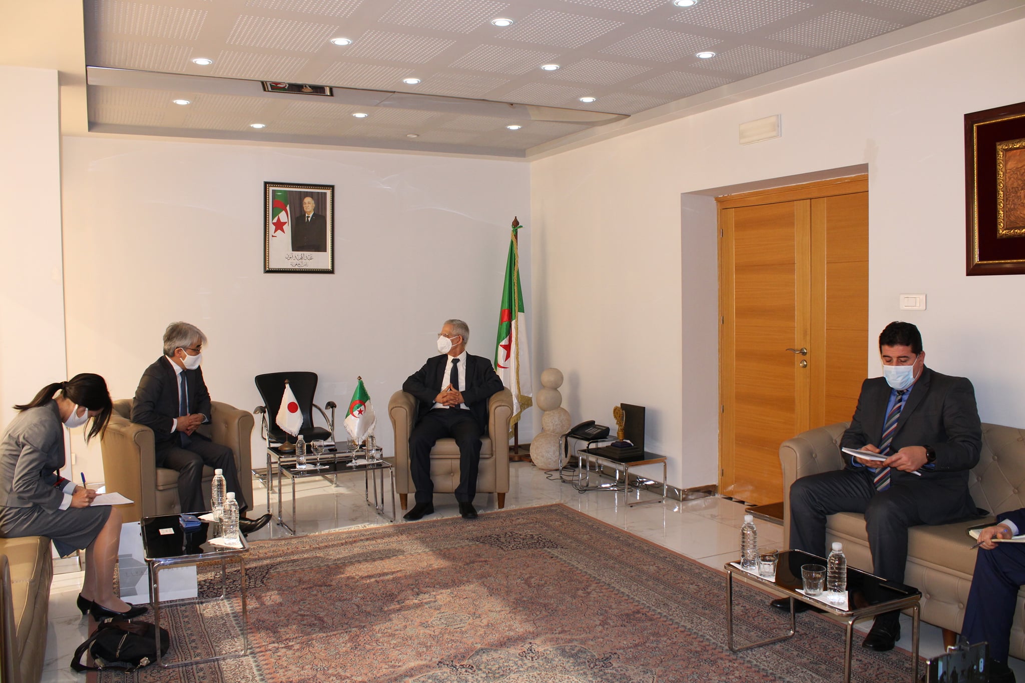 وزير الصناعة يدعو اليابانيين إلى الاستثمار في الجزائر