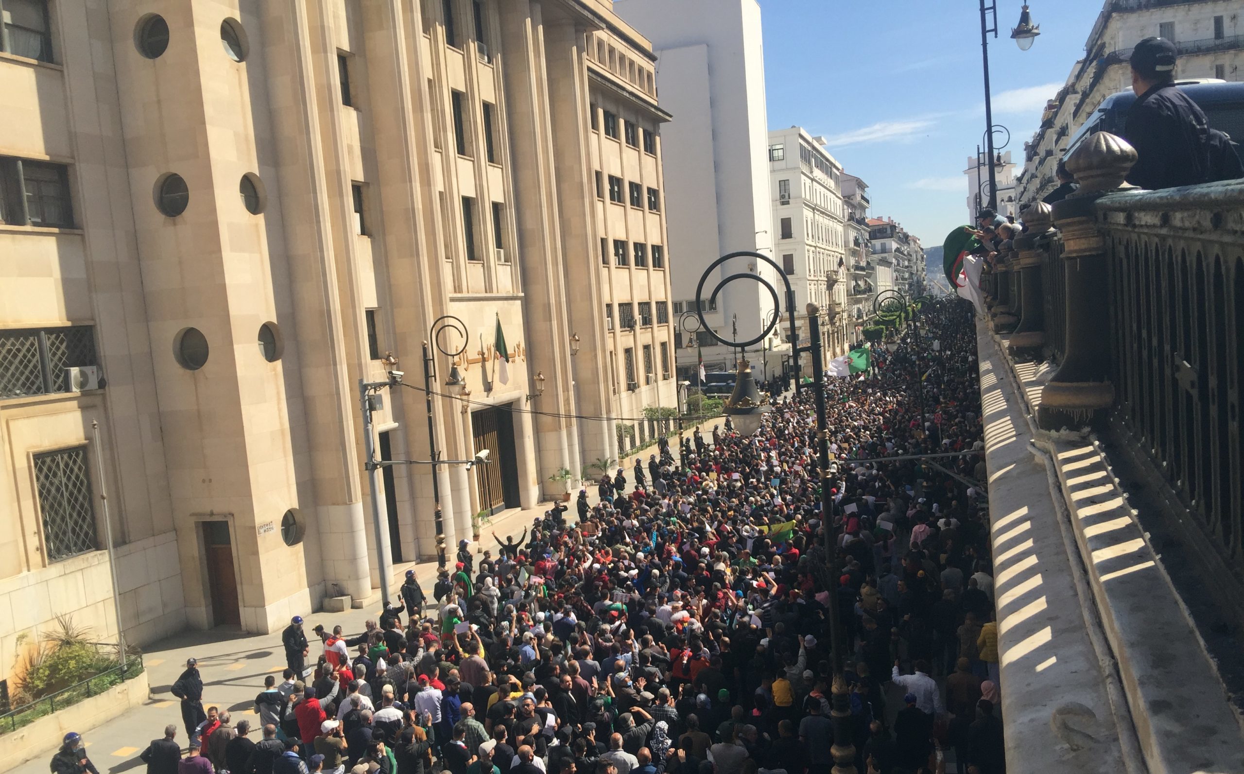 الجمعة 110: تواصل غلق الساحات الرّمزية للحراك واعتقال نشطاء وطلبة