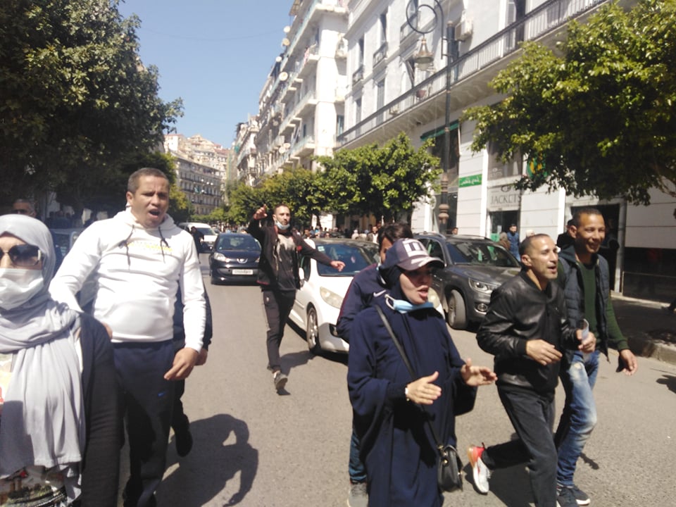 Urgent : une manifestation spontanée éclate à Alger (vidéo)