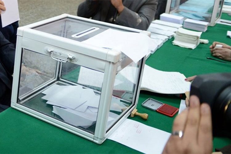 أزيد من 39 حزب و 25 قائمة حرة يسحبون ملفات الترشح تحسبا لتشريعيات 12جوان