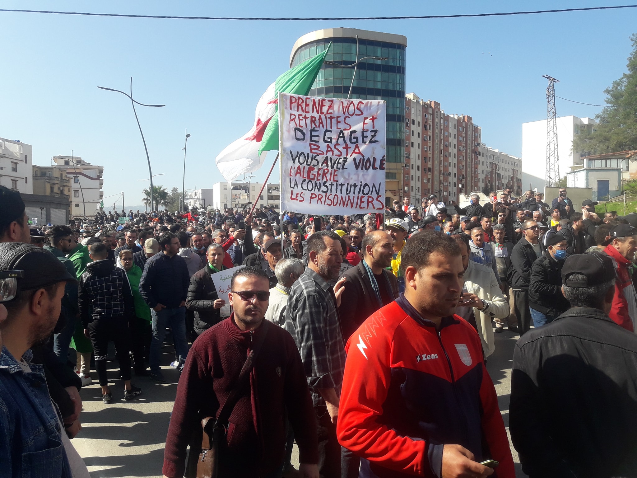 Hirak des étudiants : la communauté universitaire organise une marche grandiose à Bejaia