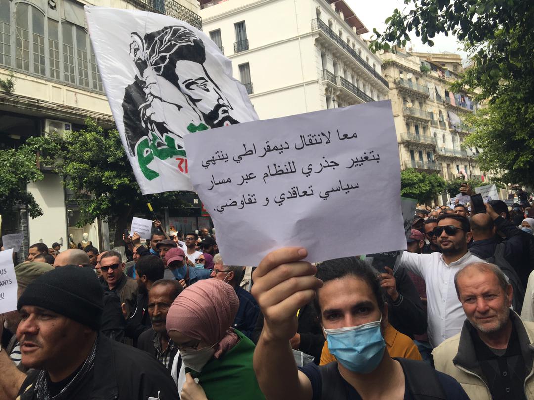 بالصُّور: الحراك الطلابي يقضي على محاولات التقسيم ويقترح حلول للخروج من الأزمة