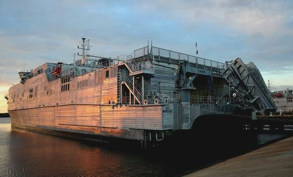 Un navire de la US Navy accoste à Alger