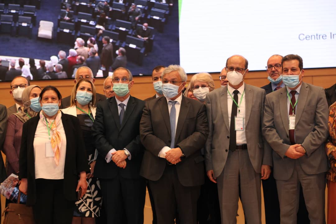 وزير الصناعة الصيدلانية ينصيب لجنة الخبراء العياديين