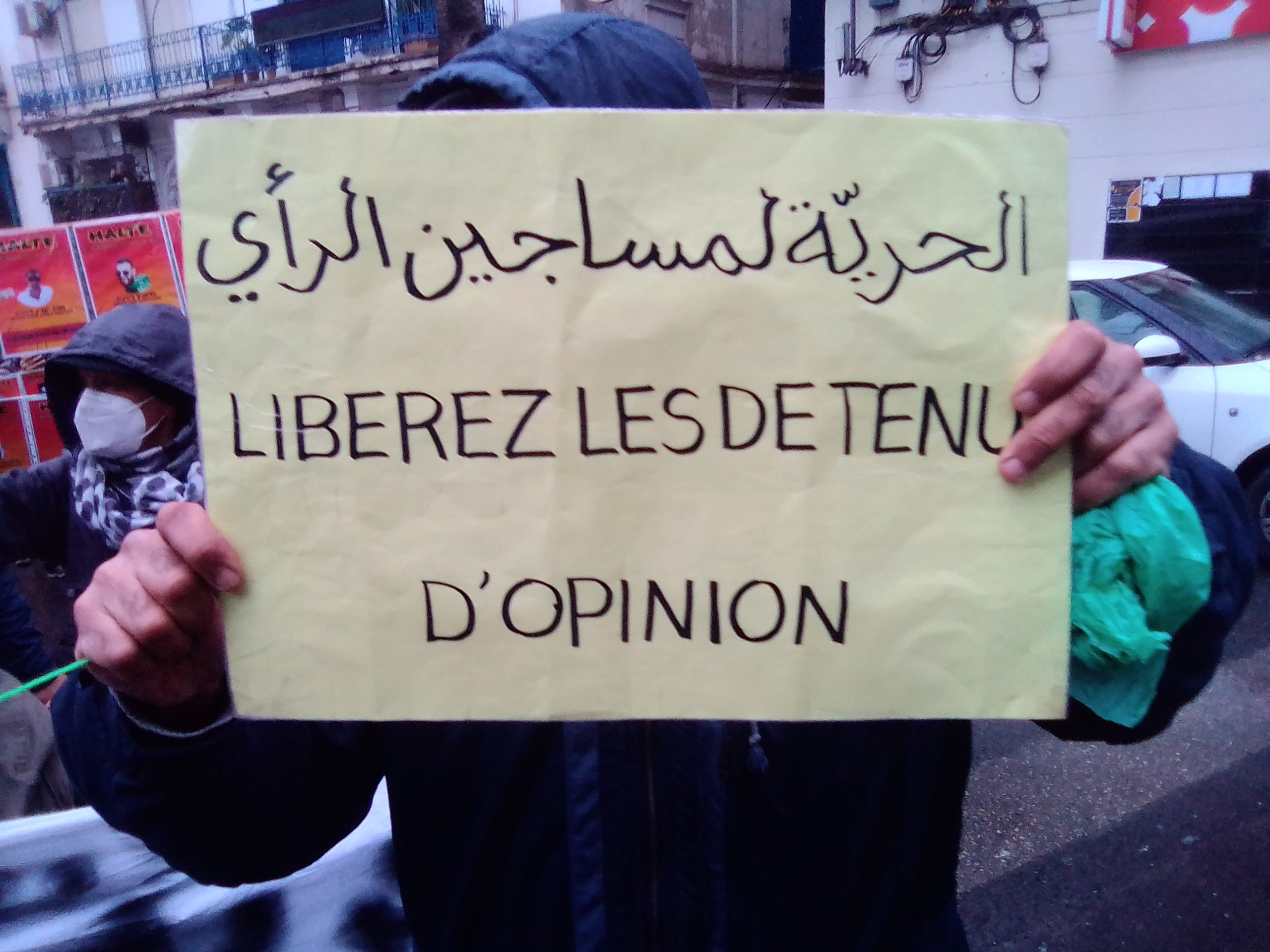 Plusieurs arrestations lors d’un sit-in de solidarité aux détenus d’opinion