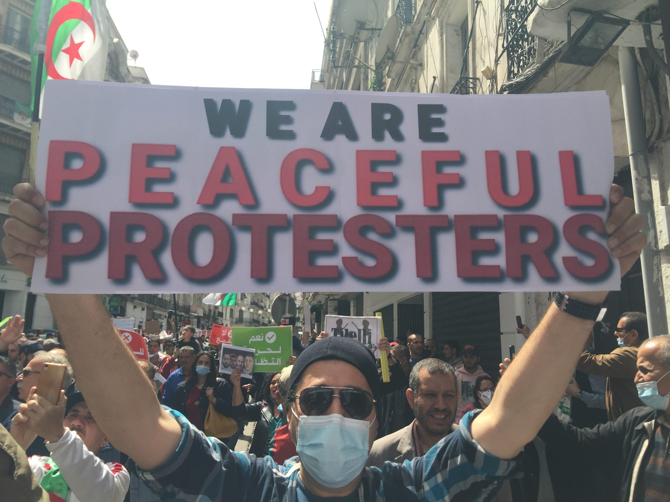 الجمعة 112 بالصّور:  ماذا حمِلت لافتات المتظاهرين ؟