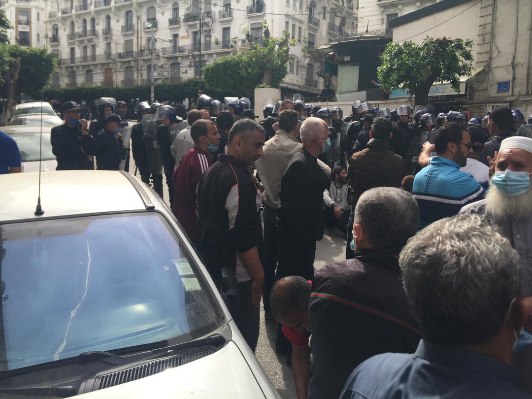 بالفيديو: كيف تعاملت قوات حفظ النظام مع الحراك نهاية الجمعة 115؟