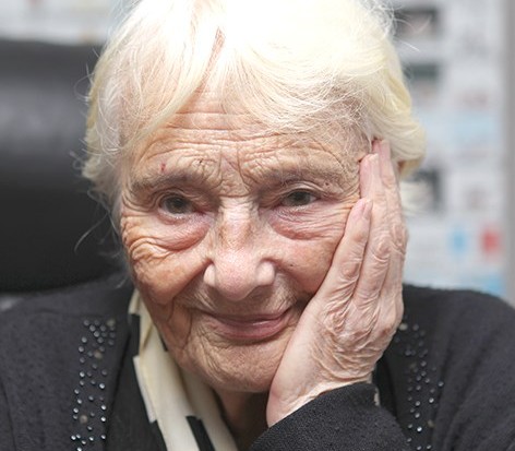 وفاة “صانعة القنابل” المجاهدة والمناضلة “آني ستنير”