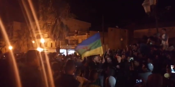 Hirak : une marche nocturne a lieu à Ath Ourtilane (vidéo)
