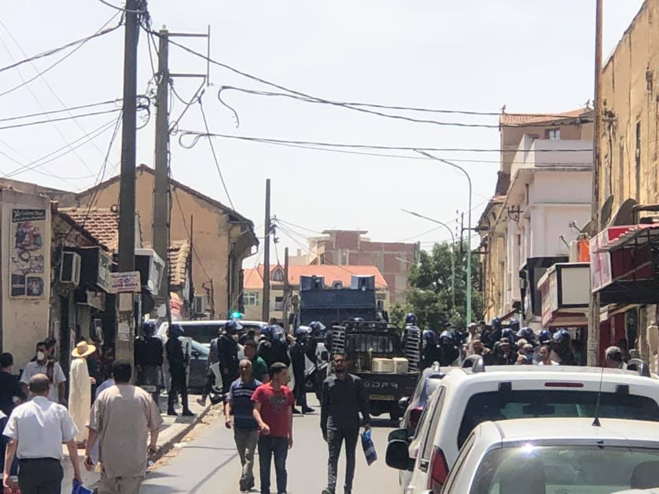 Urgent : la marche du Hirak  violement empêchée à Bouira
