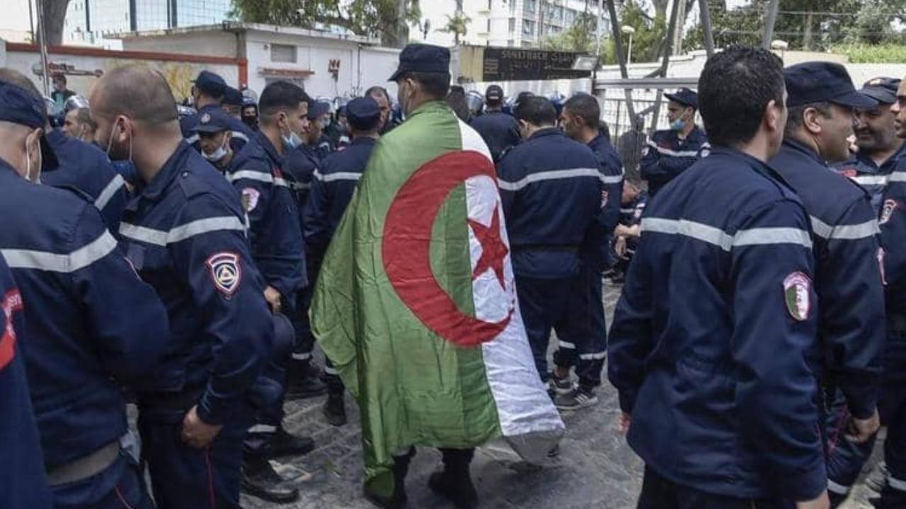 الوزارة الأولى تربط الإضرابات العمالية بحركات تنشط في الخارج وحكم “العصابة”