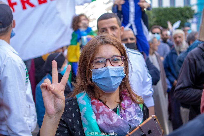 وضع الصحفية كنزة خطو رهن التوقيف للنظر، فعل ينتهك القانون (بيان صحفي لراديو آمْ)