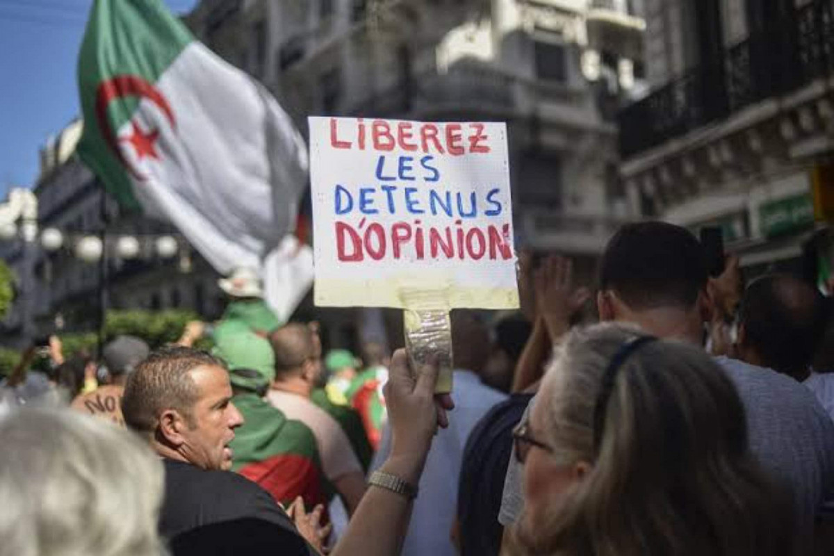 حراك: وضع 15 مواطنًا تحت النظر و271 معتقل رأي في مختلف سجون الجزائر