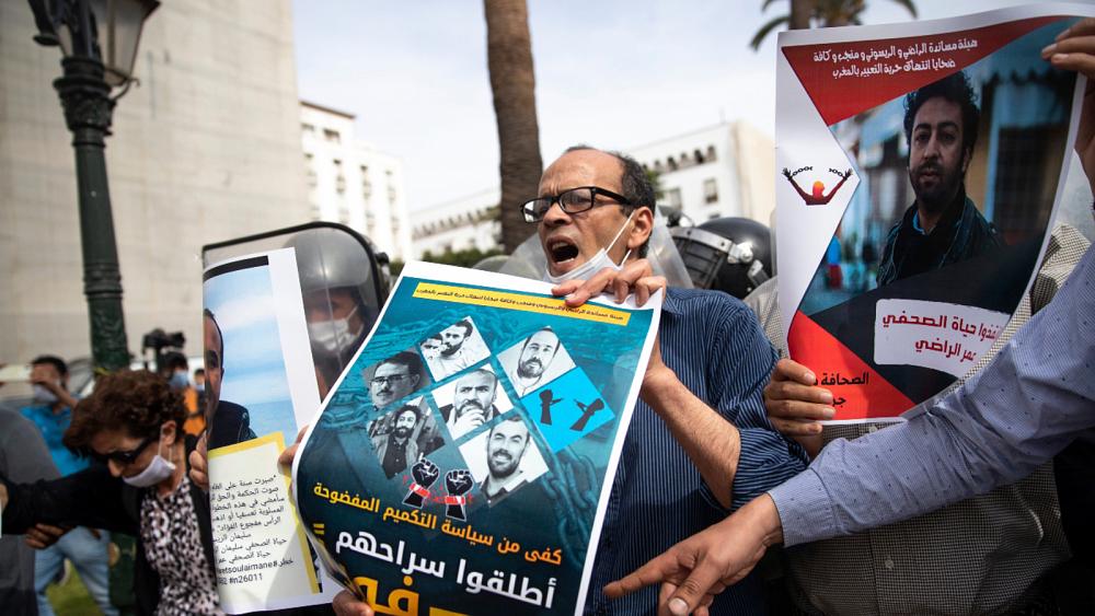 المرصد الأورومتوسطي لحقوق الإنسان: السلطات المغربية تضيّق الخناق على الصحفيين والنشطاء