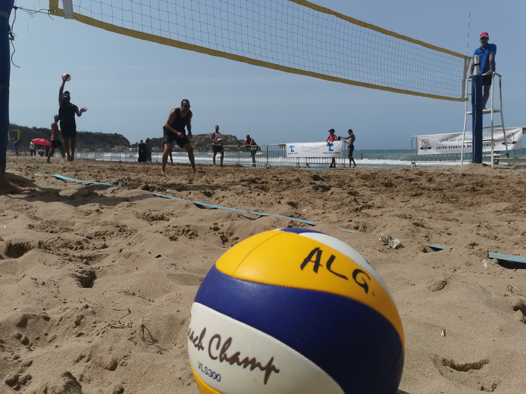 Sports de plage : le tournoi national de Beach Volley de Cherchell consacre “l’esprit Coubertin” de la ville !