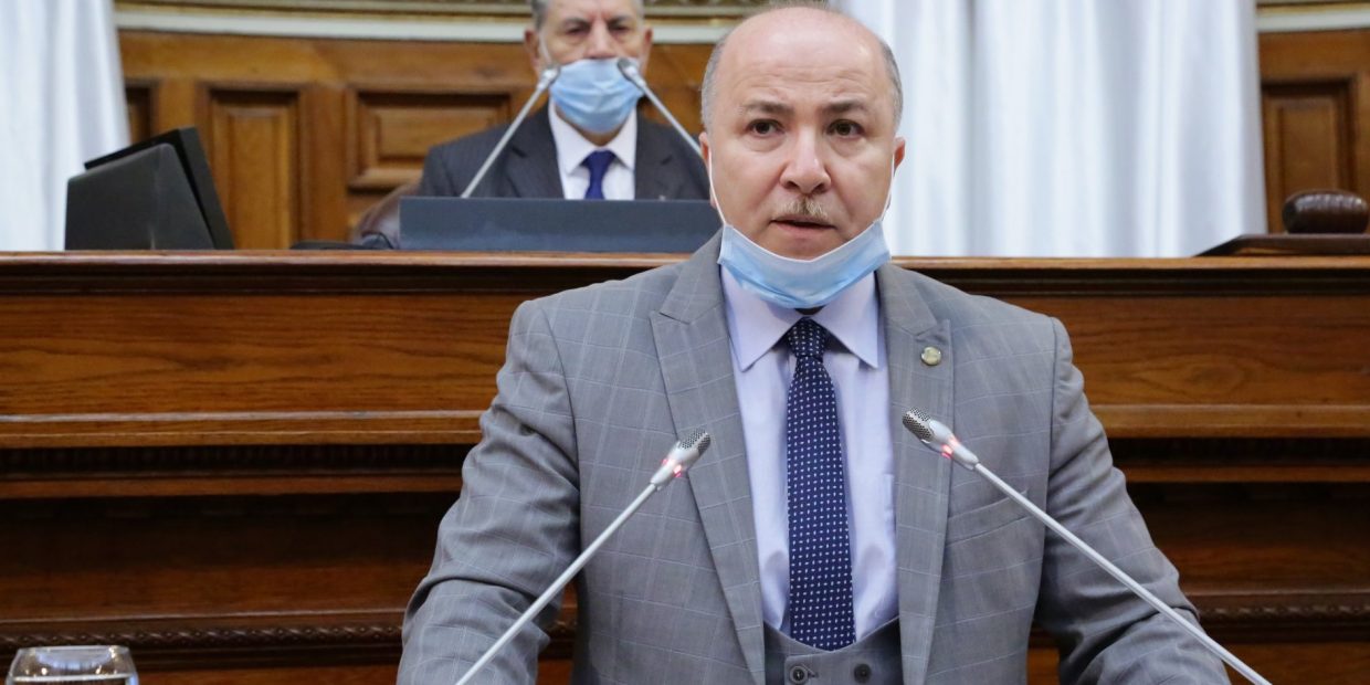 الوزير الأول : « بعض الصحافة ضخمت فيما جاء في تقرير البنك العالمي وجعلت منه تقريرا سلبيا»