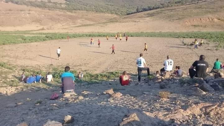 Le barrage de Kaddara transformé en terrains de foot