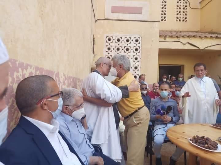 Des notables de Larbaa Nath Irathen chez la famille de “Jimmy”