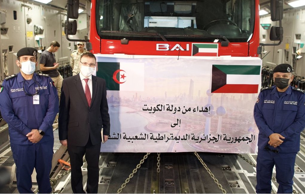 Le Koweït fait un don de 6 véhicules de lutte contre les incendies pour l’Algérie (vidéo)