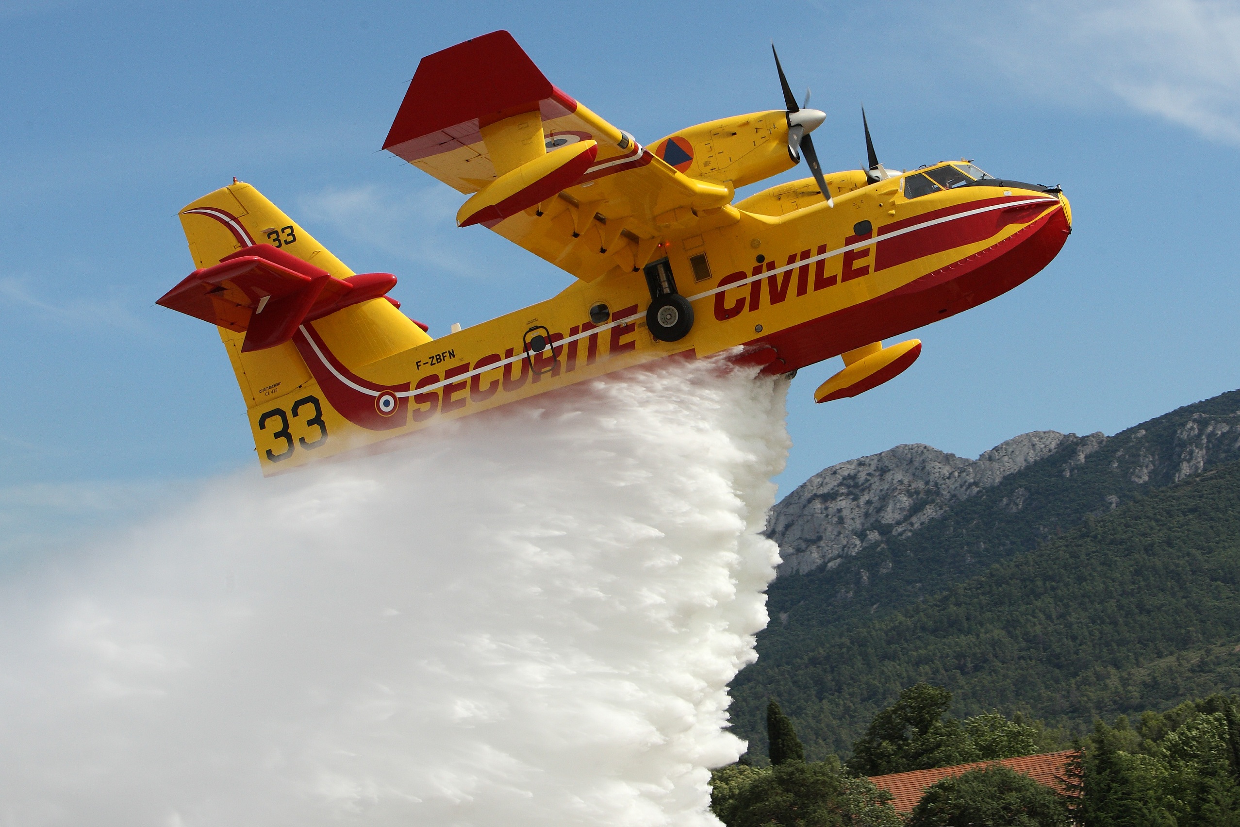 Deux canadairs arrivent à Annaba pour lutter contre les incendies