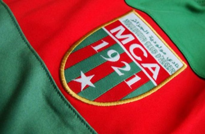 Covid-19 : les fans du Mouloudia d’Alger renoncent au centenaire au profit de l’oxygène !
