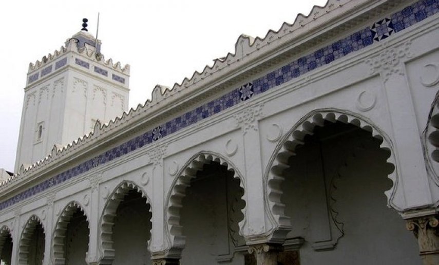 الجزائر: فتوى تُحرّم “الحديث عن أضرار لقاح كورونا”