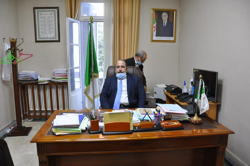 بعجي أبو الفضل متمسّك بمنصبه وخصومه يتهمونه بتهديد استقرار البرلمان